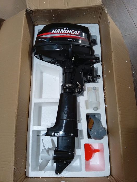 Продам лодку с мотором новую