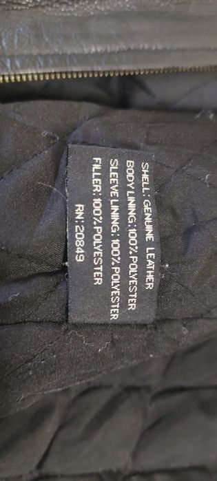 Продавам малко използвано , зимно дамско черно кожено яке