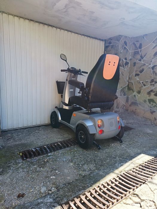 Scaun carucior scuter electric batrani carut tricicleta dizabilitati
