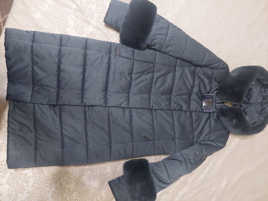 Продаю зимний пуховик