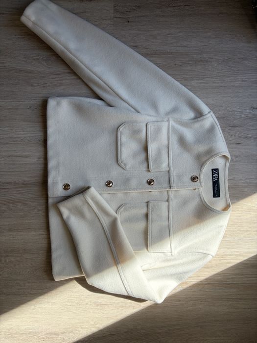 бежово яке на Zara