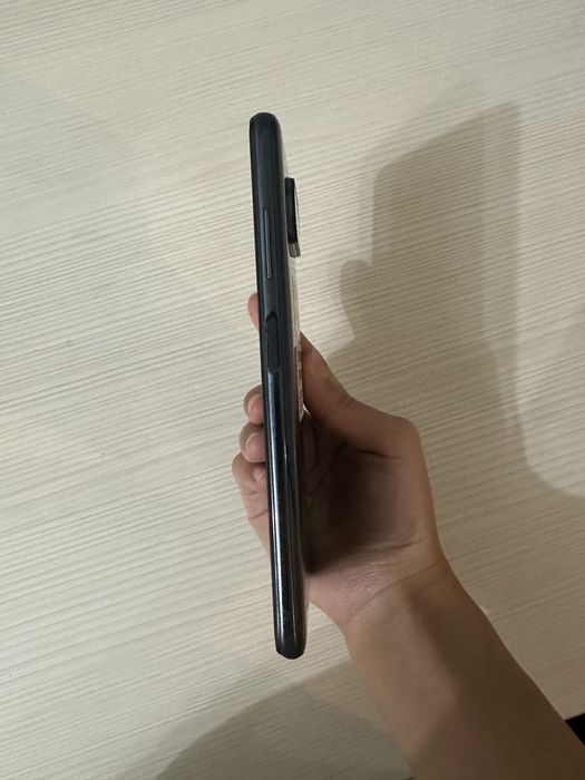 POCO X3 NFC телефон продаю