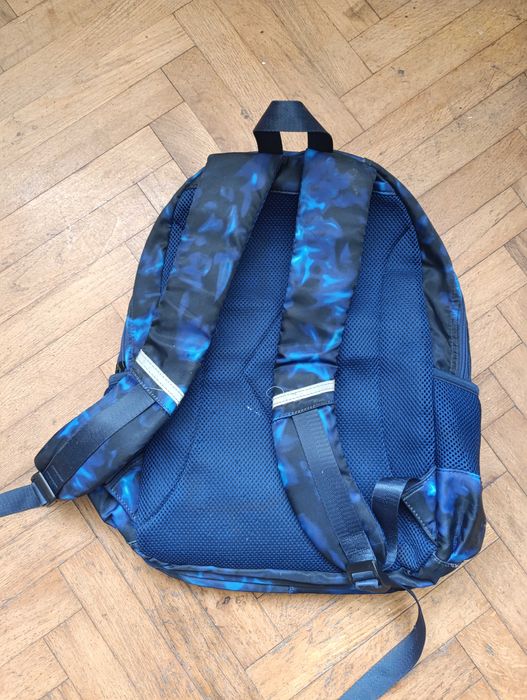 Раница с футболна топка за училище