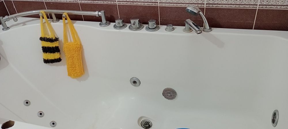 Продаеться джакузи