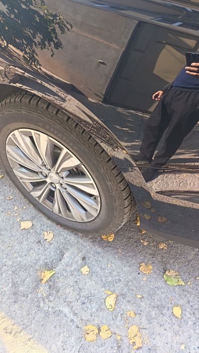 Hongqi eqm 5 sotiladi 500 taligi 2025