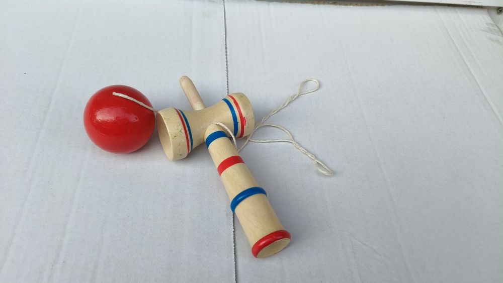 Vând Kendama lemn