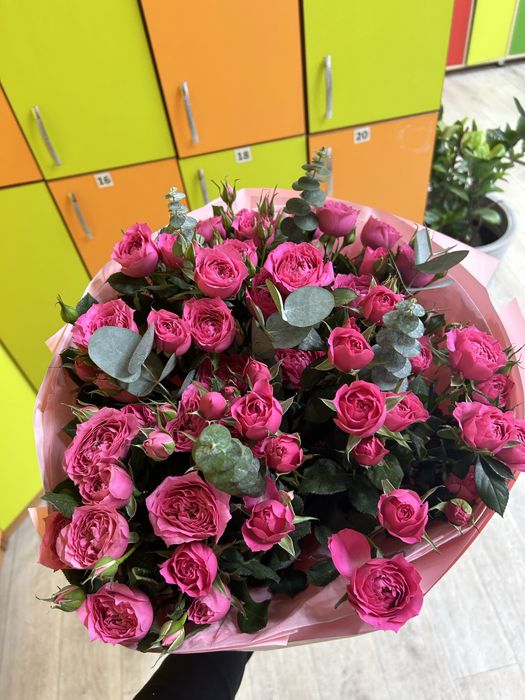 Шикарный кустовой букет, свежий