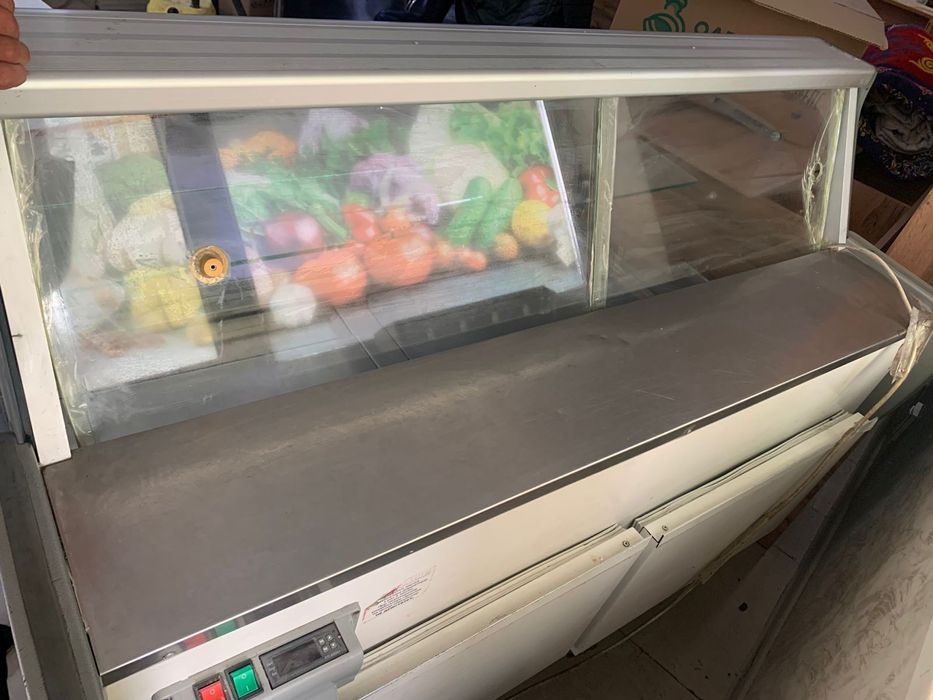 Продам ветринный холодильник