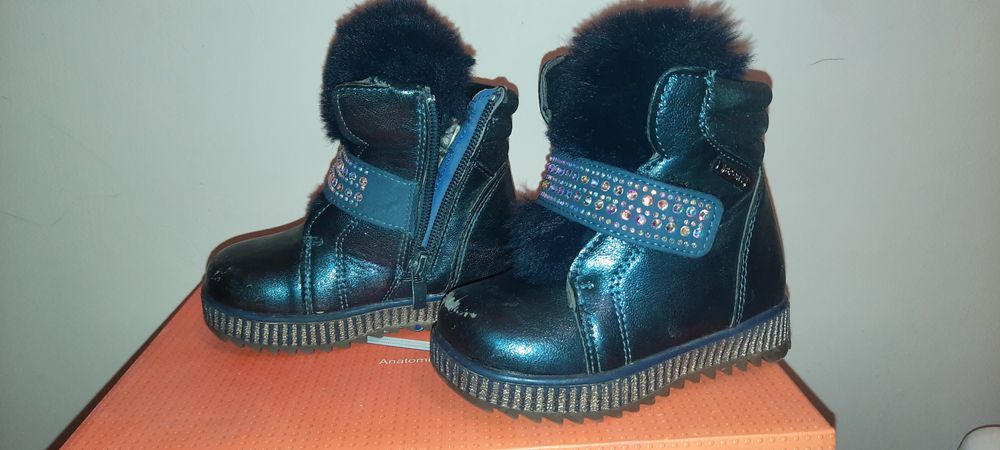 Ботинки на девочку 3-4 годика  осень-весна