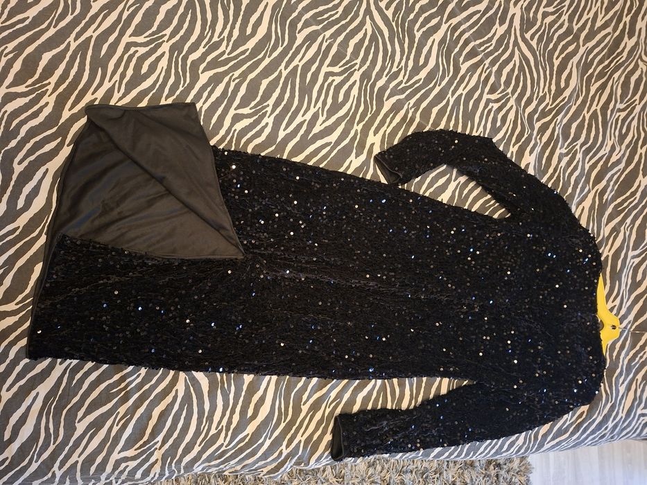 Дамска черна рокля с паети