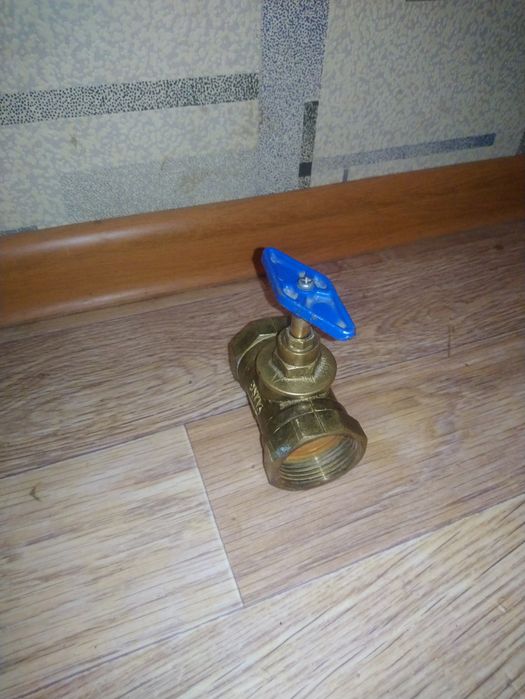 Продам кран латунный