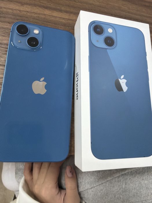 iPhone 13  (син)