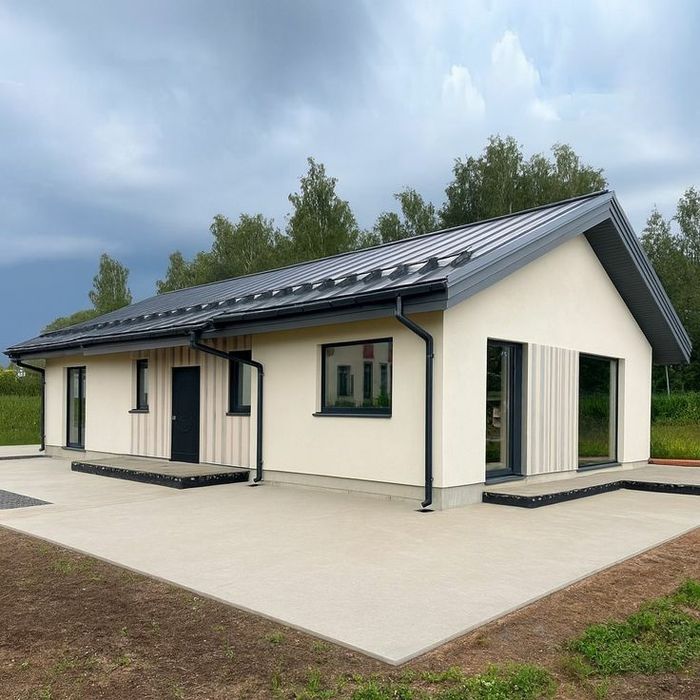 Case modulare pe structura metalică și panouri sandwich termoizolante,