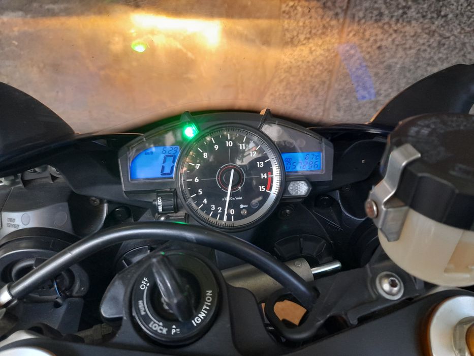 Продавам YAMAHA YZF R1