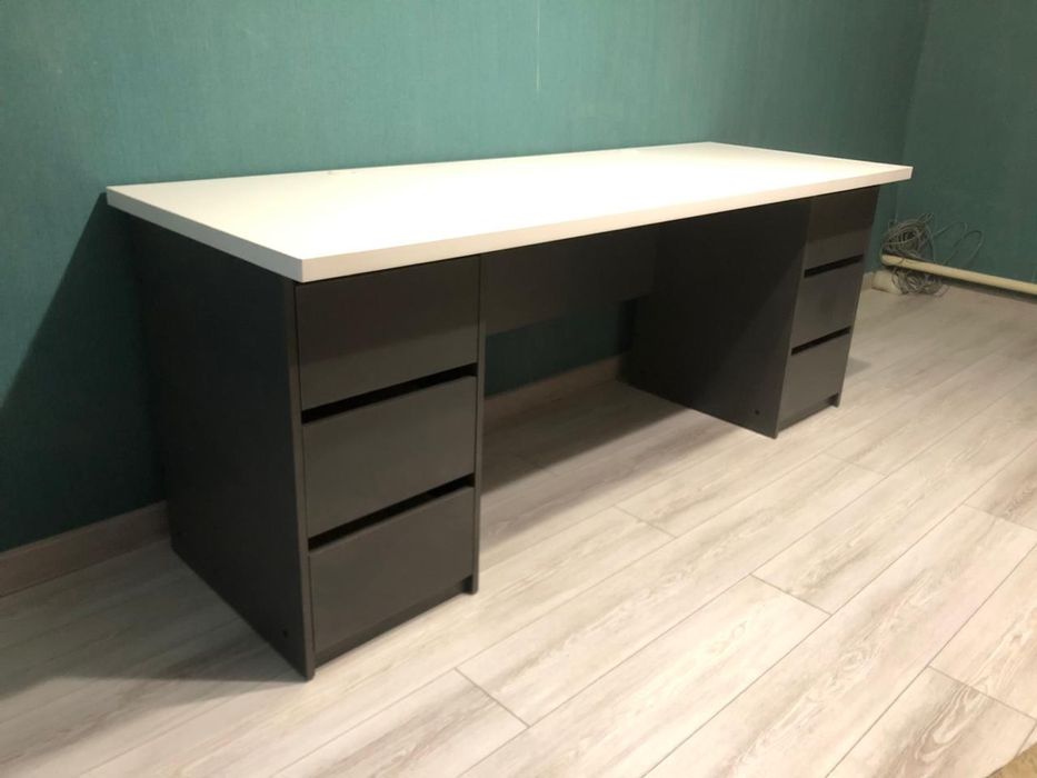 Столы двухтумбовые,  письменные.