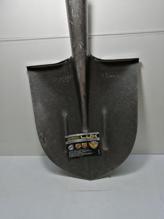 Лопаты вилы грабли метелки