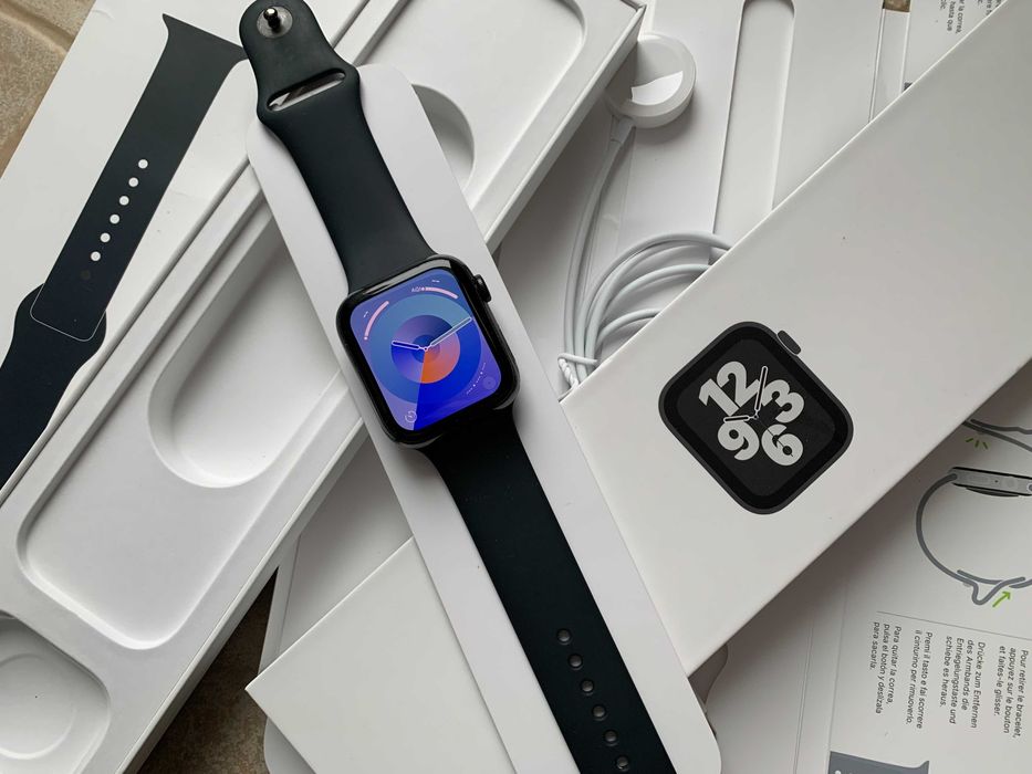 Apple Watch SE 1st Gen 44mm Space Grey