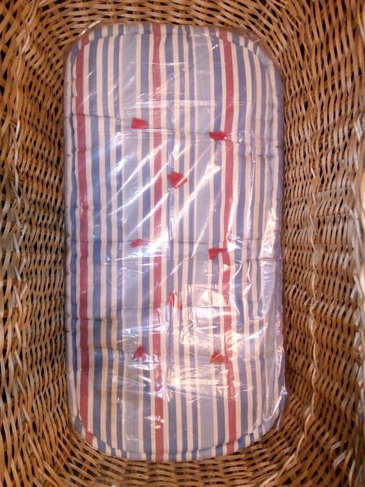 Плетен бебешки кош