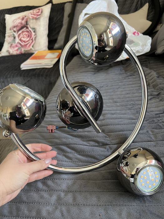 Спот лампа за таван