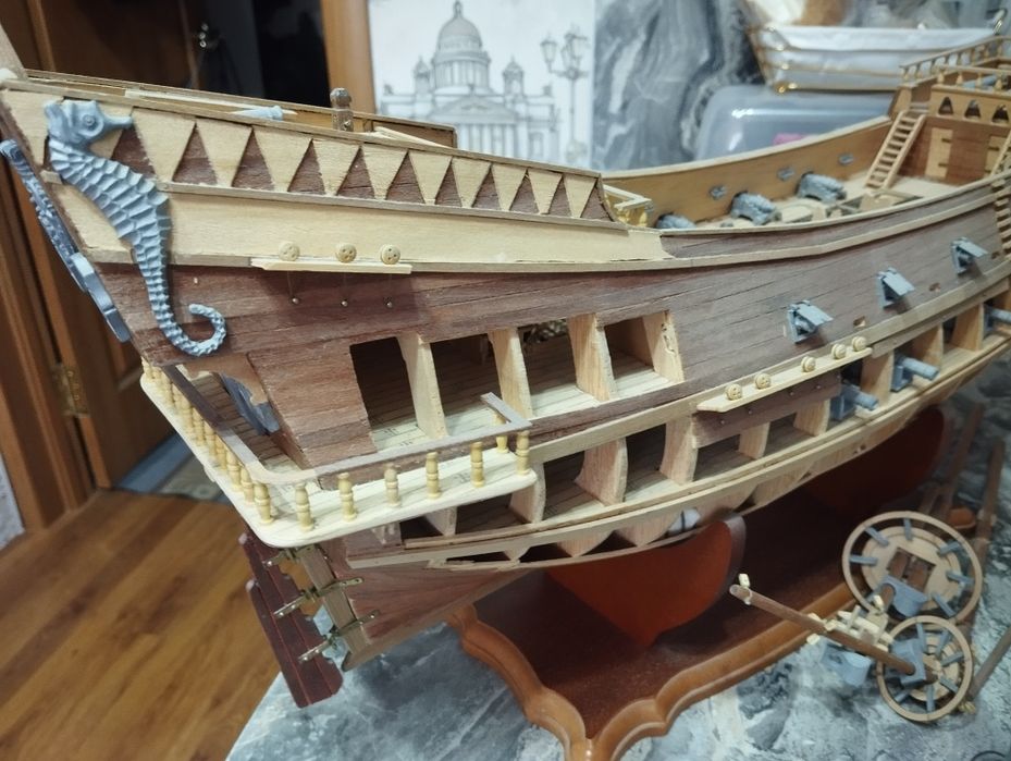 Продам деревянный корабль