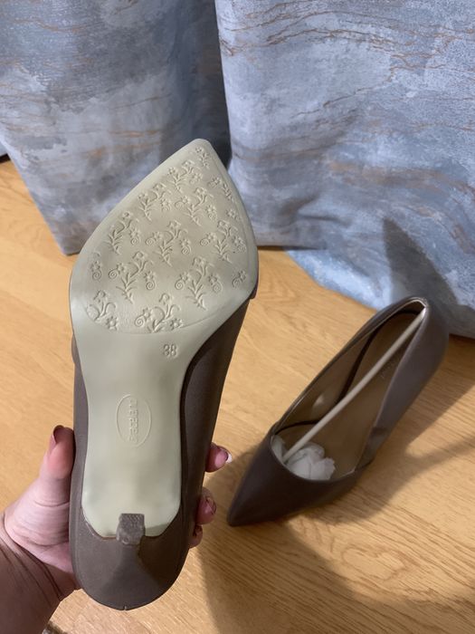 Pantofi cu toc stiletto