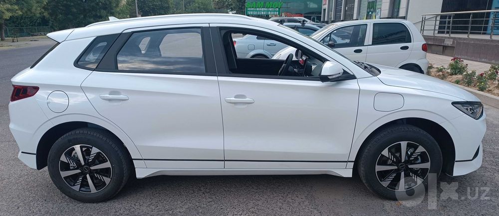 BYD E2 405 km LUXE 2024