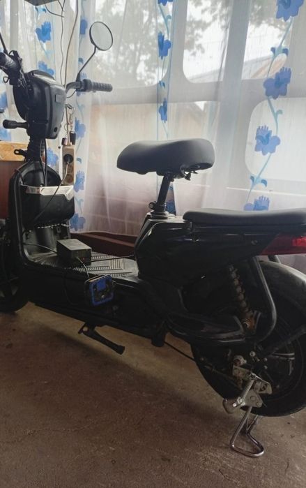 Vând scuter electric ușor negociabil