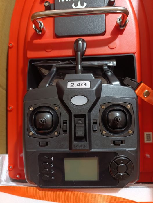 Радио управляема лодка за захранка и нанасяне с 16 точков GPS