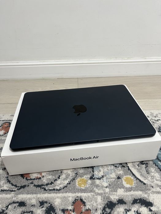 MacBook Air M2 (16/256 GB)