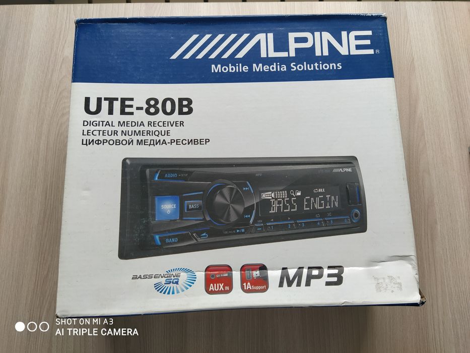 Продам автомагнитолу Alpine UTE-80B