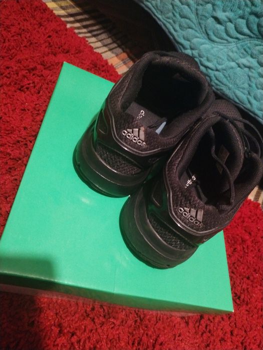 Adidași ,in stare bună
