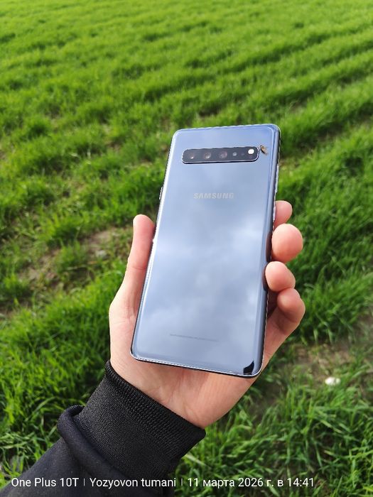 Мобильный телефон