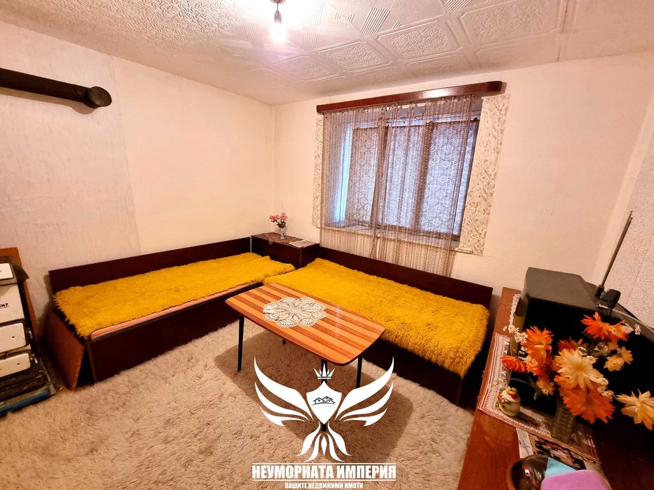 Продавам триетажна вила/къща 193РЗП с 220кв.м. двор в село Дряново община Лъки