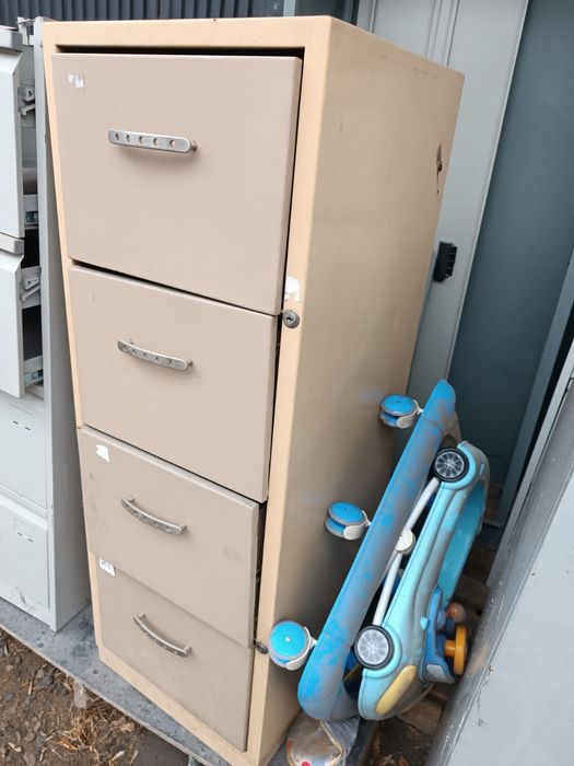 Металлические шкафы разные