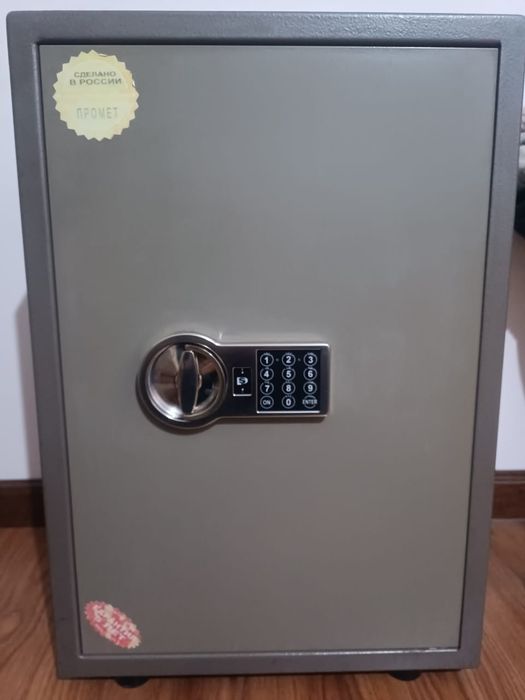 Продам рабочий сейф