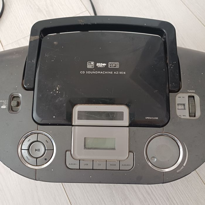 Vând radio CD soundmachine AZ 1834