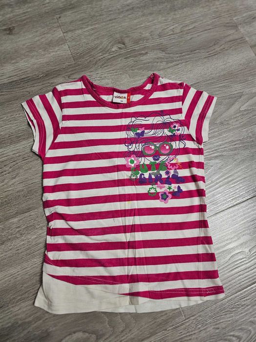 Продам на девочку маечки.