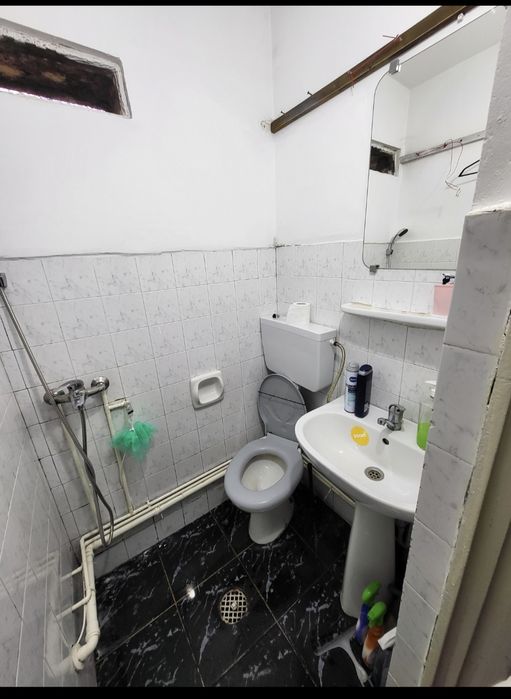 Proprietar, inchiriez garsoniera la parter pe Ofcea10 in Complex