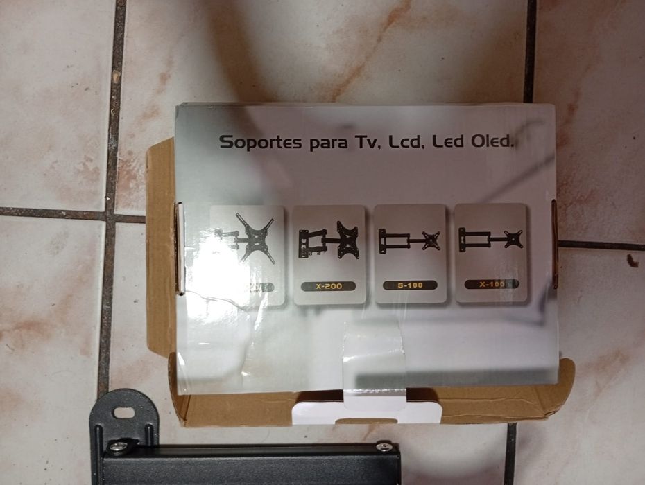 Suport TV pt.perete compatibil VESA 100x100