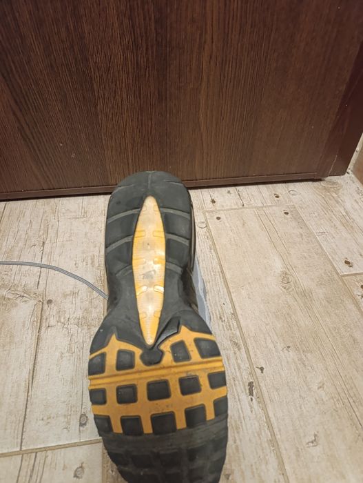 Продавам зимни обувки The North Face и обувки Nike Air Max.