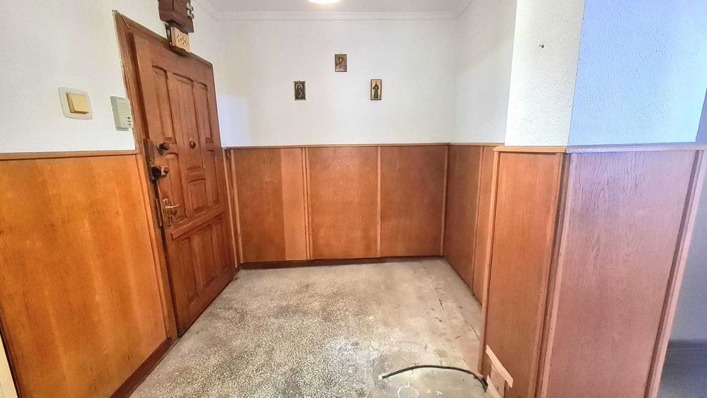 Vand apartament cu 2 cam, decomandat, ultracentral in Curtea de Arges