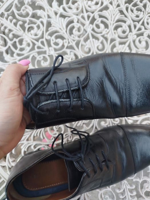Pantofi negri de piele mărimea 42 ca noi