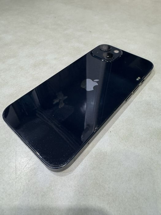 Продавам Iphone 13 128gb