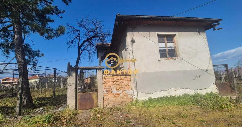 Двуетажна къща в с. Чешнегирово
