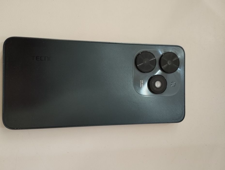 Продаю Tecno Spark Go 2024, 64 ГБ