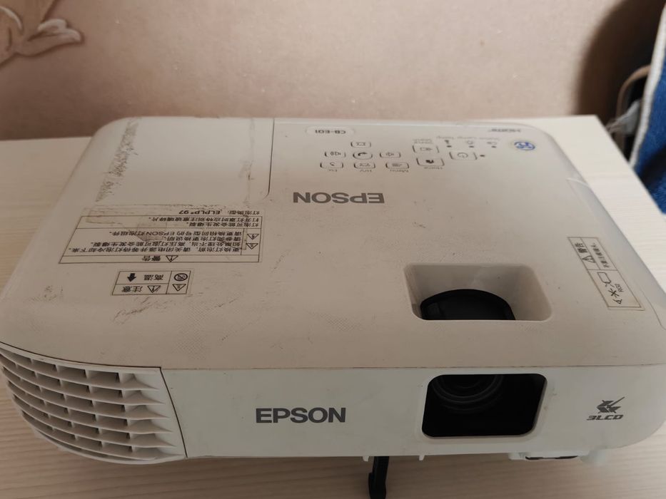 Проектор EPSON EB-E01