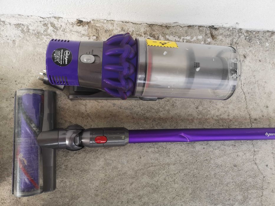 Прахосмукачка Dyson V10 на батерии