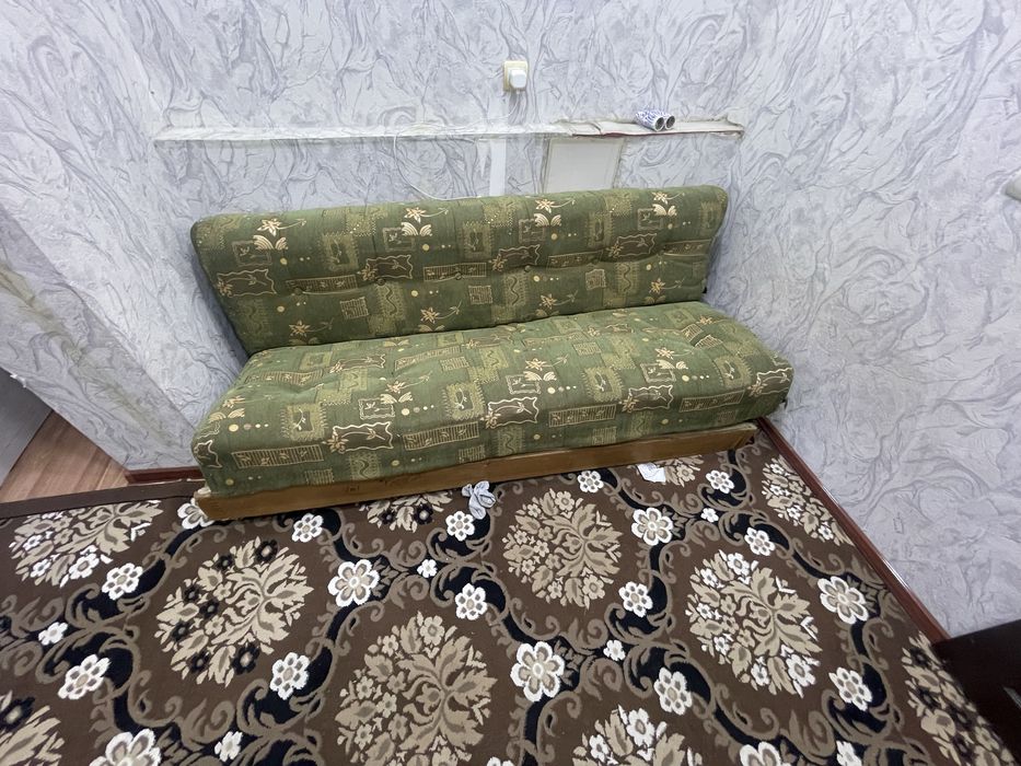 Divan tekinga.