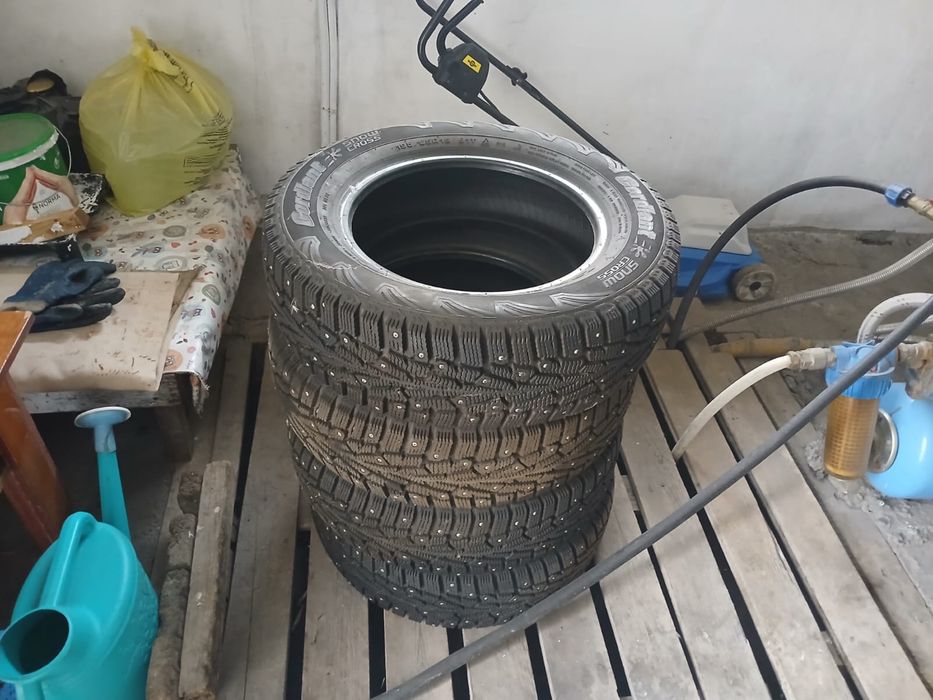 Продам Зимнюю резину
