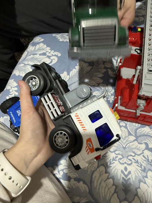 Продам игрушечные машинки